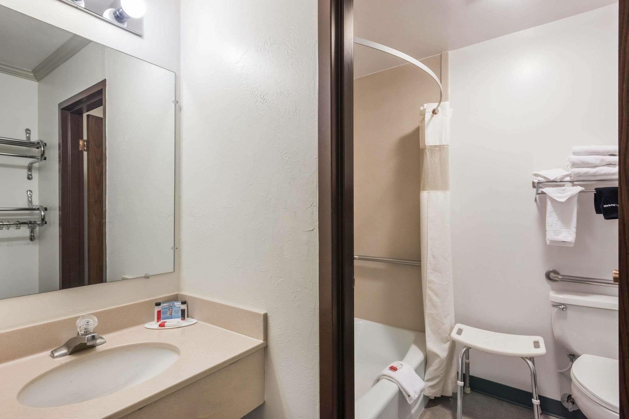Travelodge By Wyndham Hotel 2*